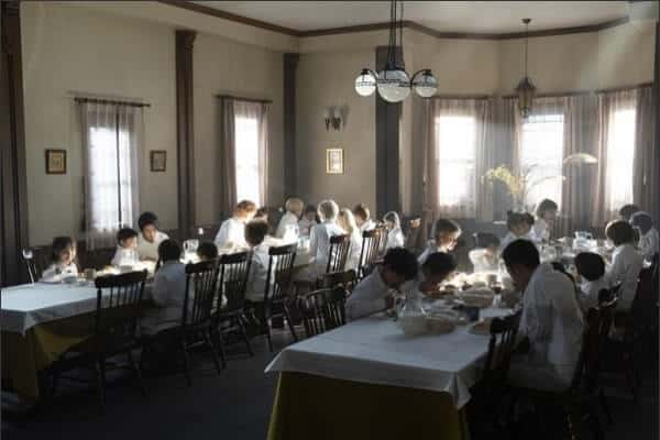 Crianças de Grace Field Comendo, em Neverland