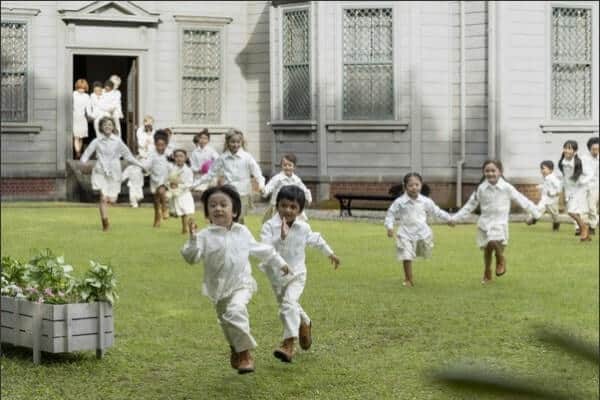 Crianças de Grace Field, de Neverland, no live action