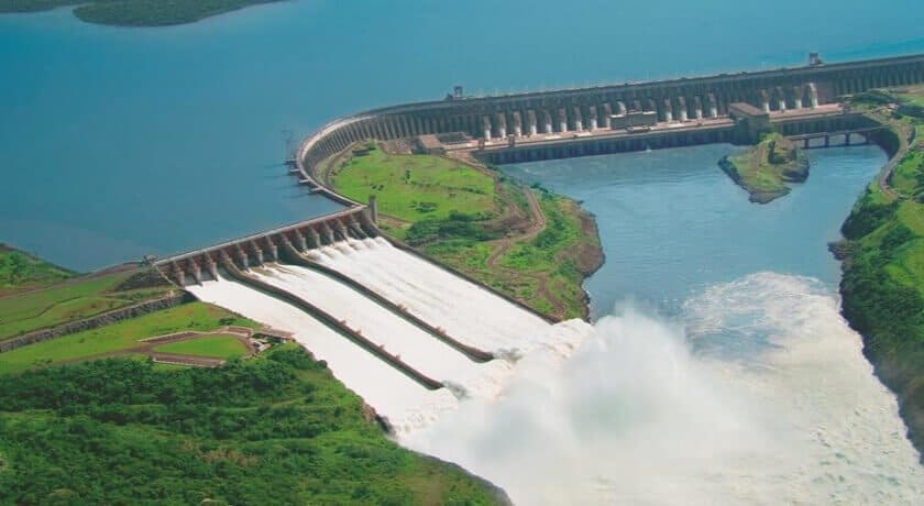 Itaipu hidrelétrica do brasil foto de cima