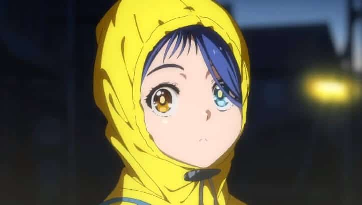 Um desenho de uma garota com um capuz com a palavra anime nela.