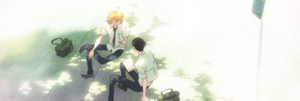 personagens principais de doukyuusei sentados debaixo de um árvore conversando