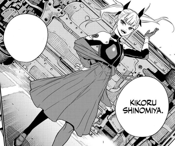 Apresentação da personagem Kikoru Shinomiya, uma das protagonistas da obra. Ela é loira, usa maria chiquinha e é uma prodígio caçadora de Kaiju